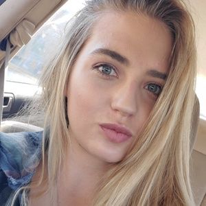 Meet your Posher, Lily